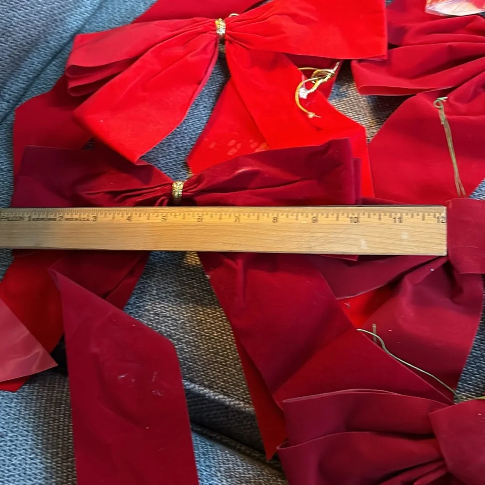 Lot of vintage red,burgundy,plaid velvety bows ￼